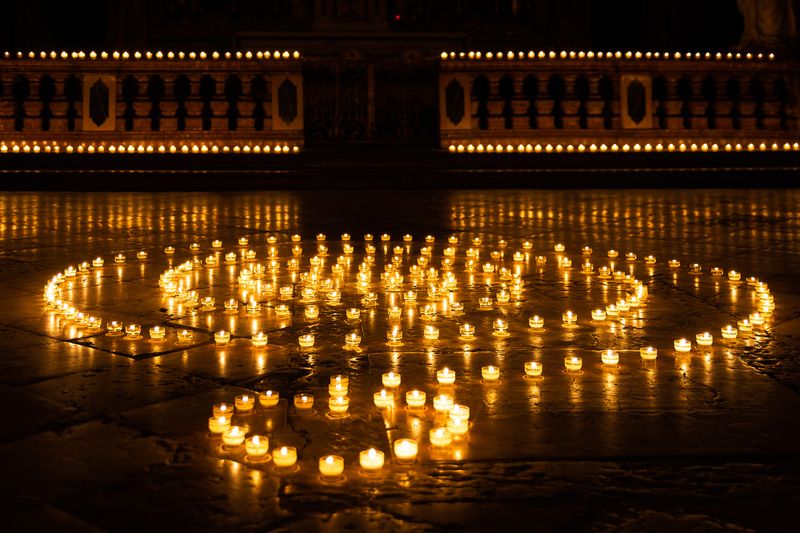 Am Abend des 31. Oktober erstrahlen in vielen Pfarren tausende Lichter: Sie möchten uns einstimmen auf das Allerheiligen-Fest. Kirchen, Kapellen, besondere Orte, Wege, Labyrinthe - viele verschiedene Projekte laden dazu ein, in eine besondere Atmosph