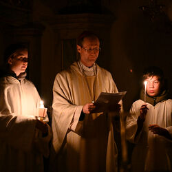 Osternachtsfeier mit Weihbischof Turnovszky